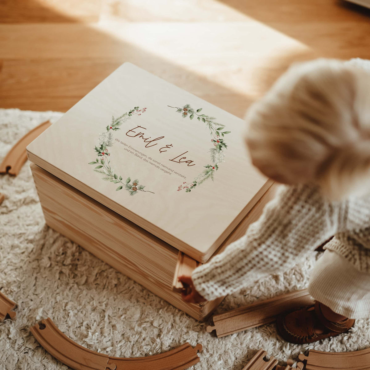 Erinnerungskiste Holz personalisiert - Weihnachtskränze