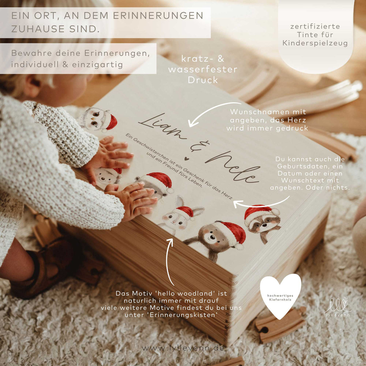 Erinnerungskiste Holz personalisiert - Hello Woodland mit Weihnachtsmützen