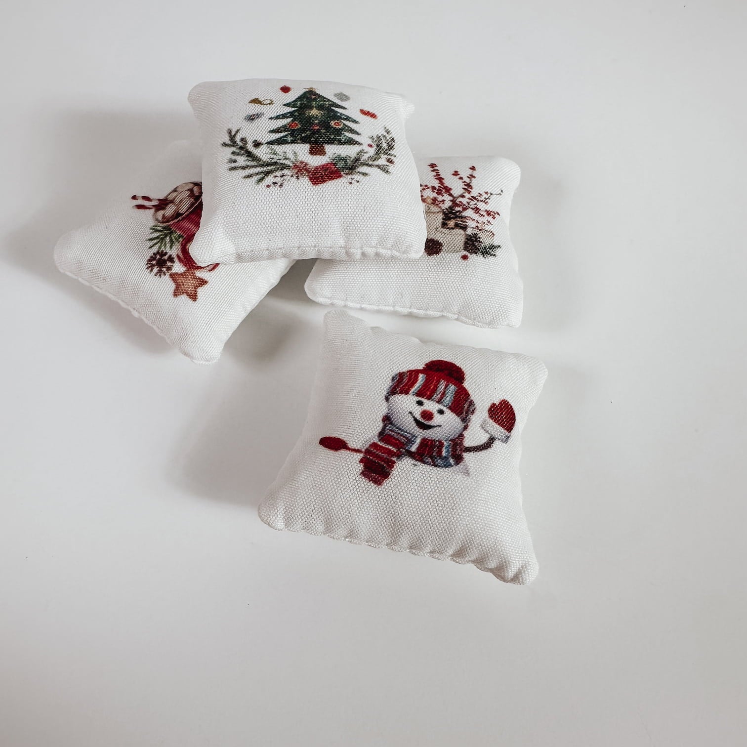 Weihnachtskissen im Mini-Format – Skandinavische Deko im 4er-Set