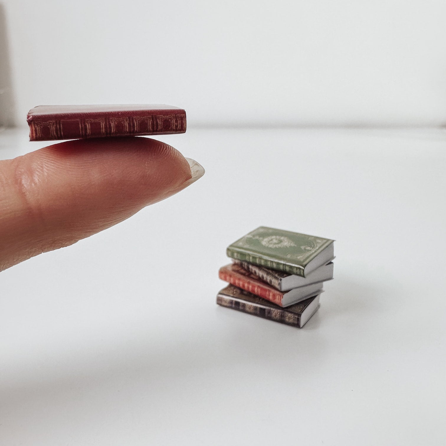 Miniatur Bücher für Wichtel – realistische Mini Bücher zum Umblättern