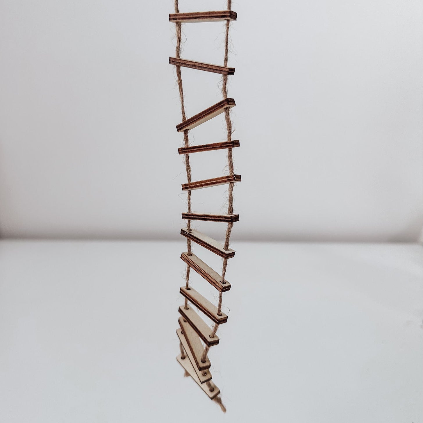 Wichtel Strickleiter – lange Holzleiter für Wichtelabenteuer im Haus