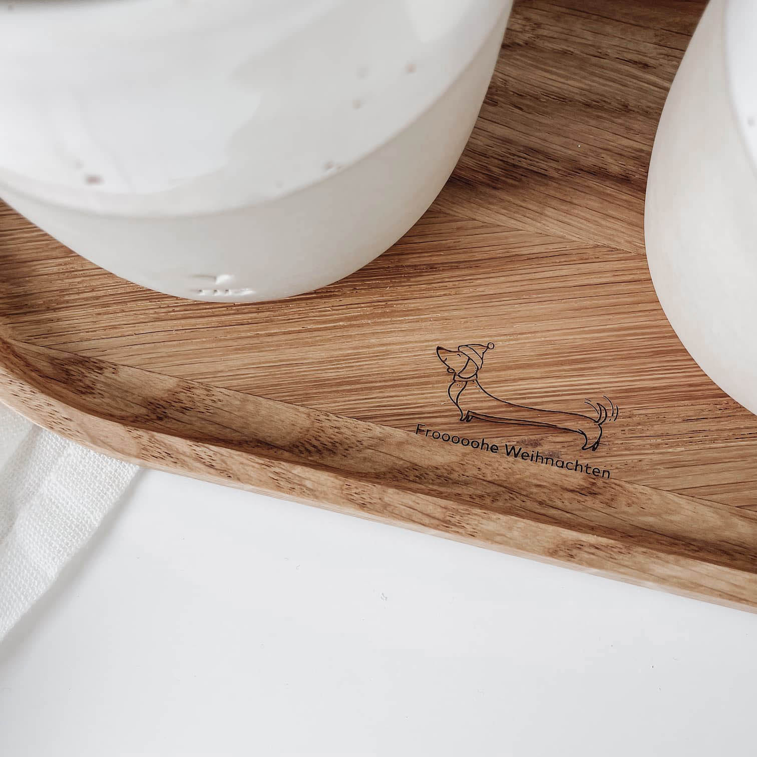 Holztablett „Frohe Weihnachten“ mit Dackelmotiv – personalisierbar
