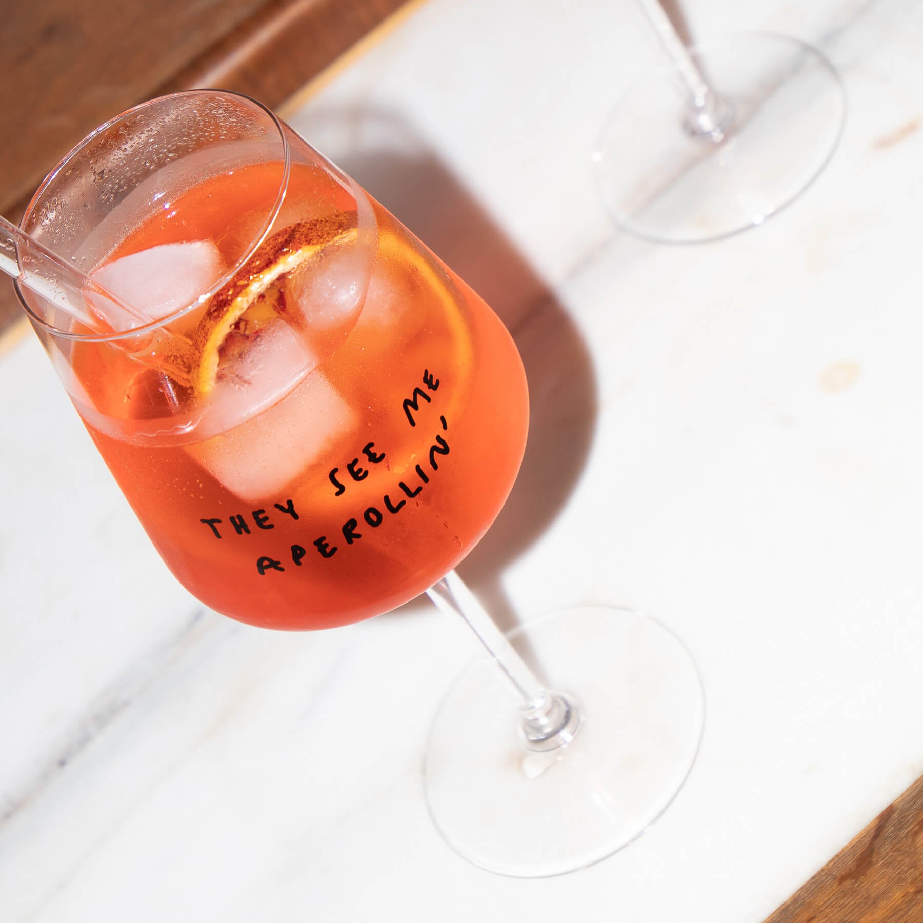 Weinglas "They See Me Aperollin'"