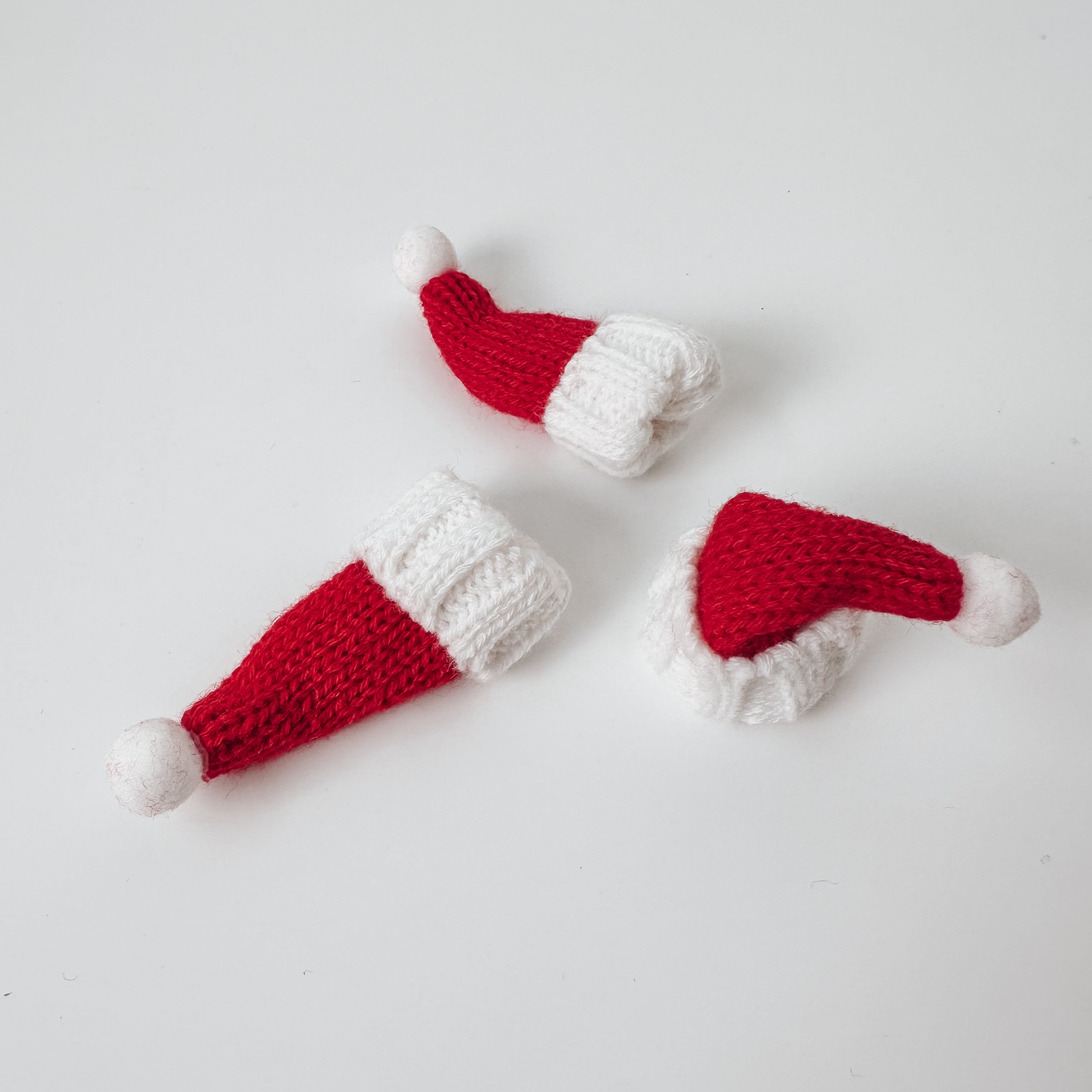 Mini Weihnachtsmütze – gestricktes Wichtel Zubehör