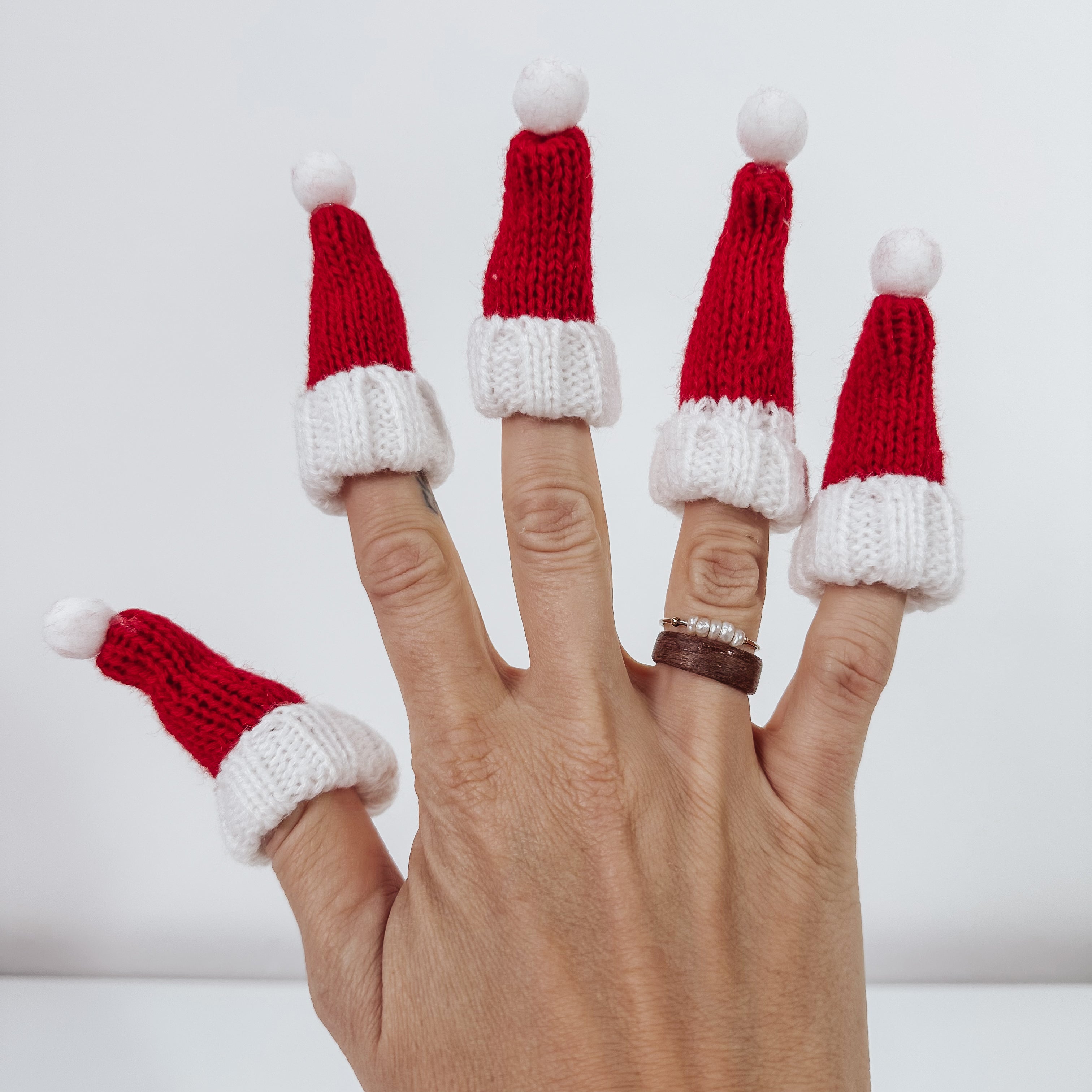 Mini Weihnachtsmütze – gestricktes Wichtel Zubehör