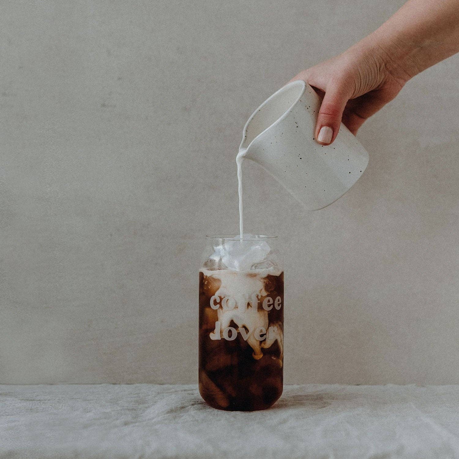 Hohes Trinkglas Coffee Lover – Glas mit Statement-Print