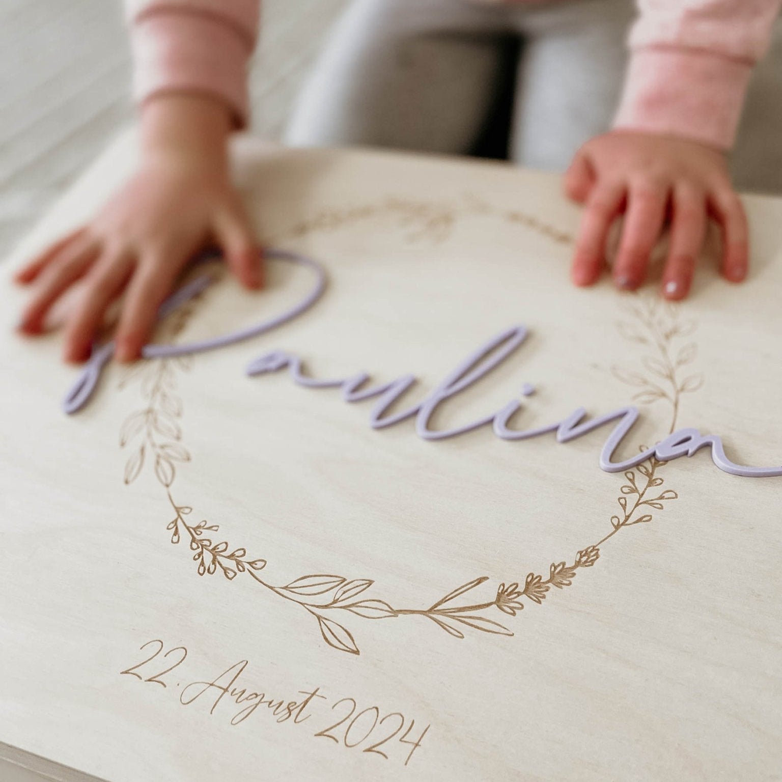 Erinnerungskiste Holz personalisiert - 3D Name Kränze Mix - lyllevenn