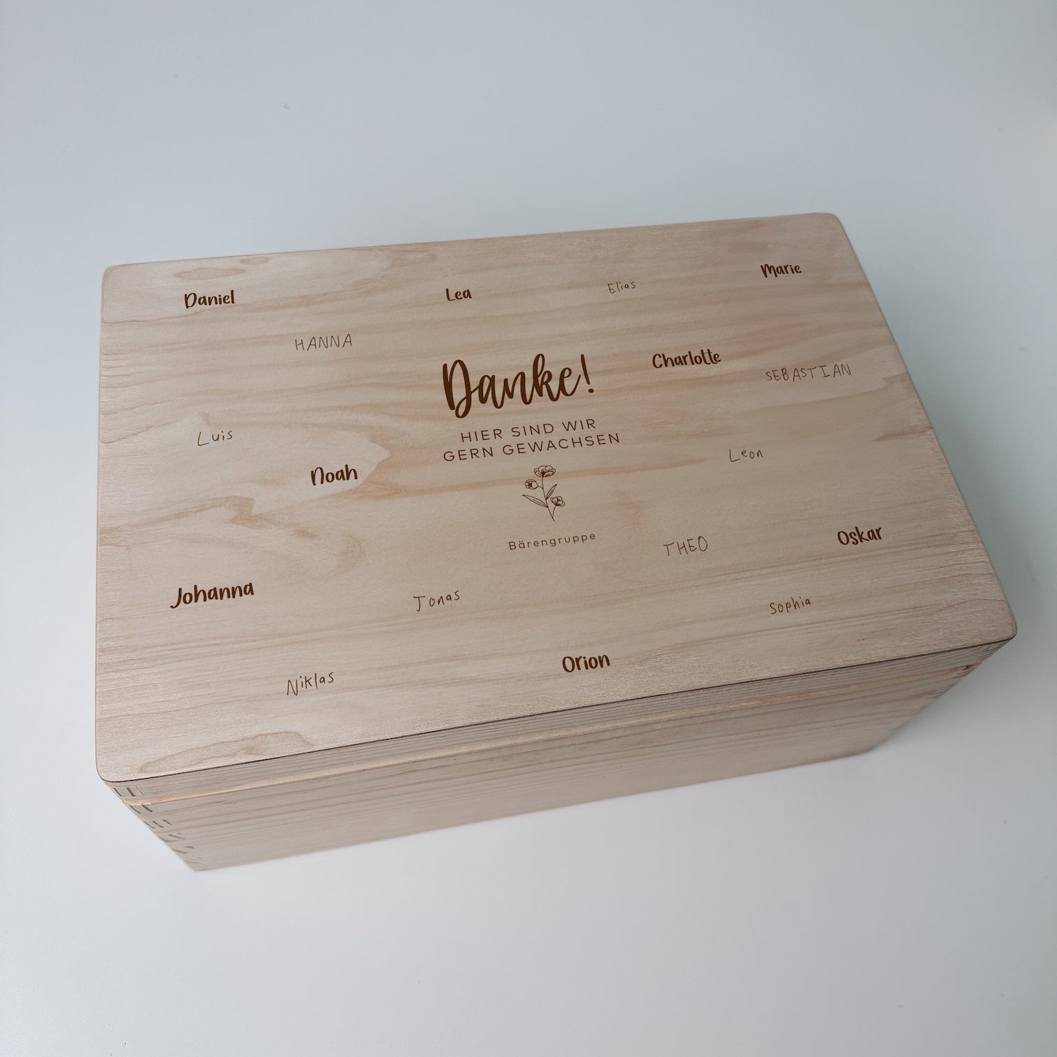 Erinnerungskiste Holz personalisiert - Danke mit Wunschnamen & Gruppe - lyllevenn