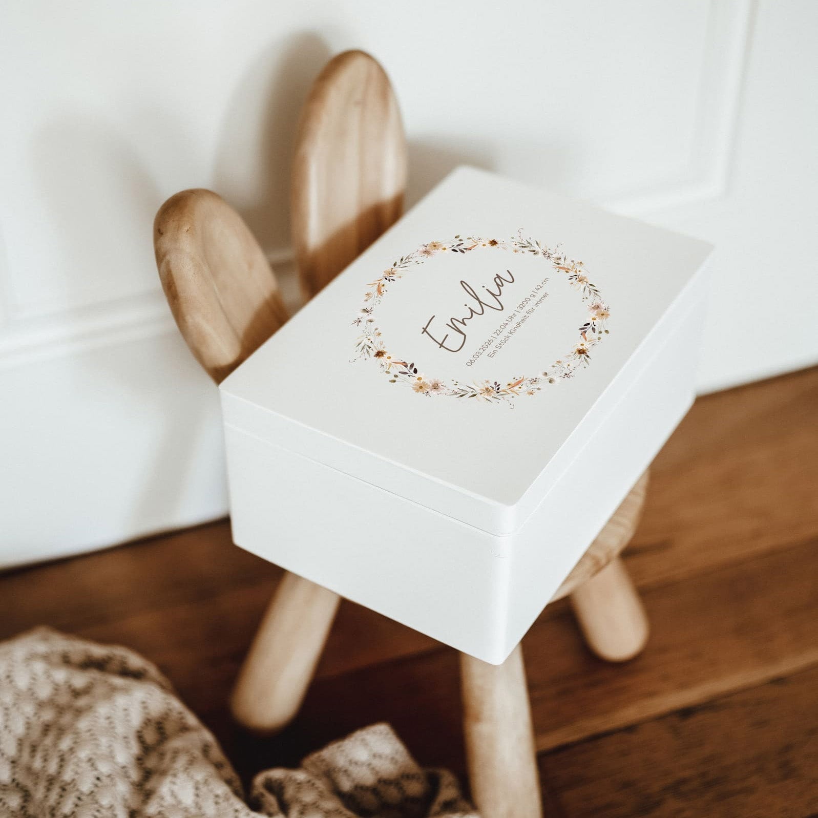 Erinnerungskiste Holz personalisiert - Flower wreaths - lyllevenn