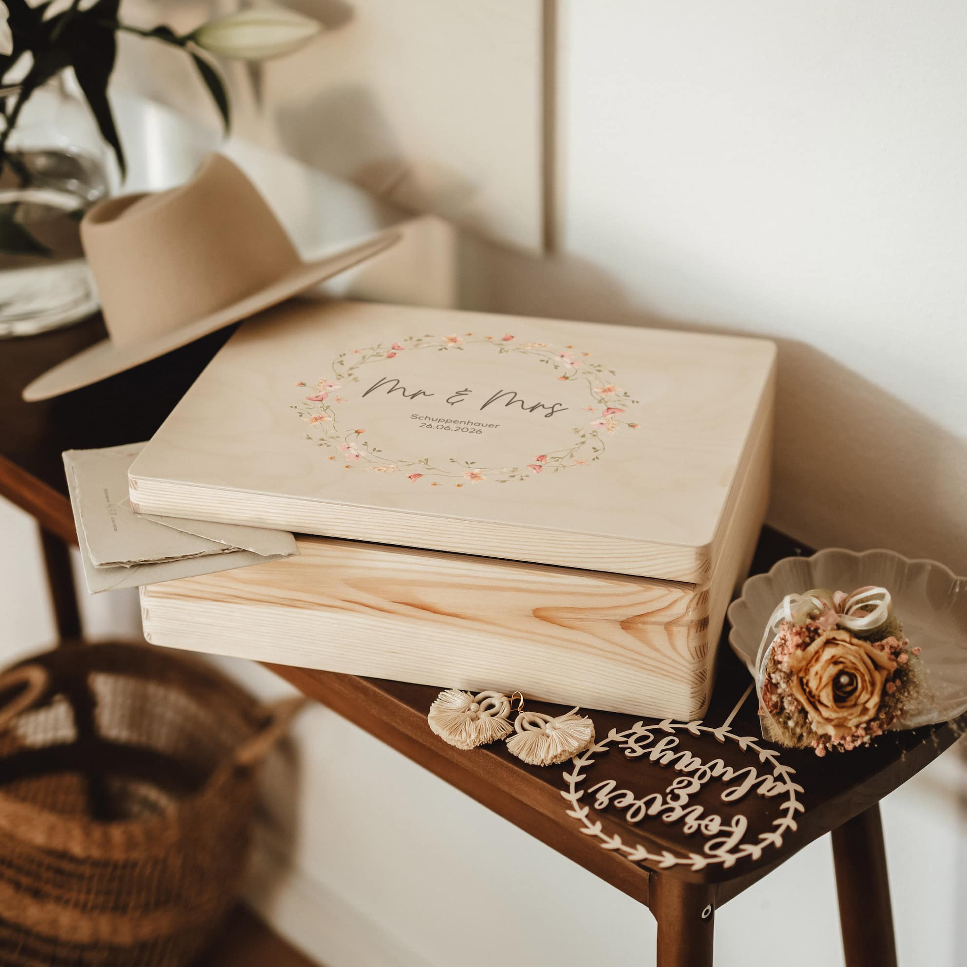 Erinnerungskiste Holz personalisiert - Flower wreaths - lyllevenn