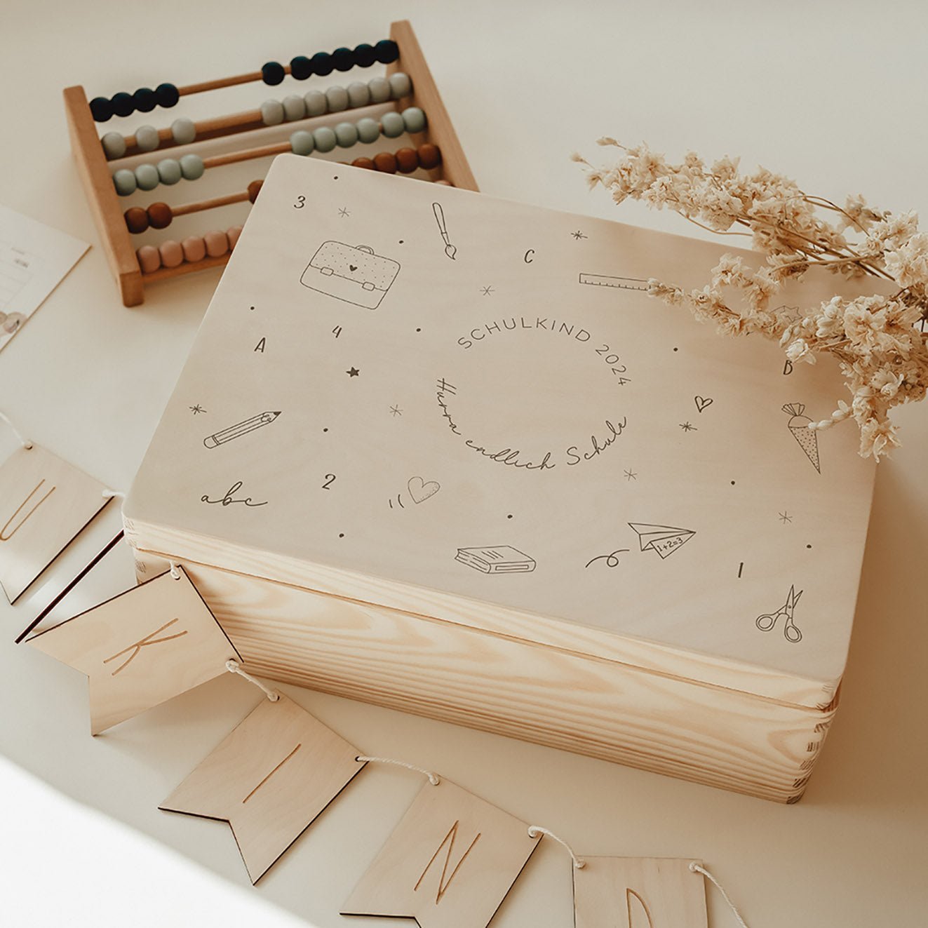 Erinnerungskiste Holz personalisiert -  Hurra Schulkind - lyllevenn