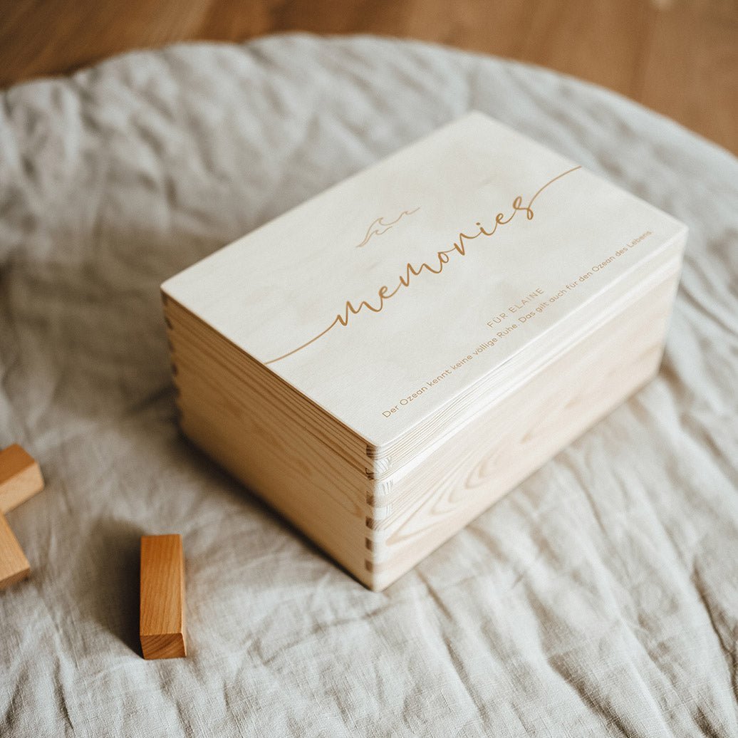Erinnerungskiste Holz personalisiert - Memories - lyllevenn