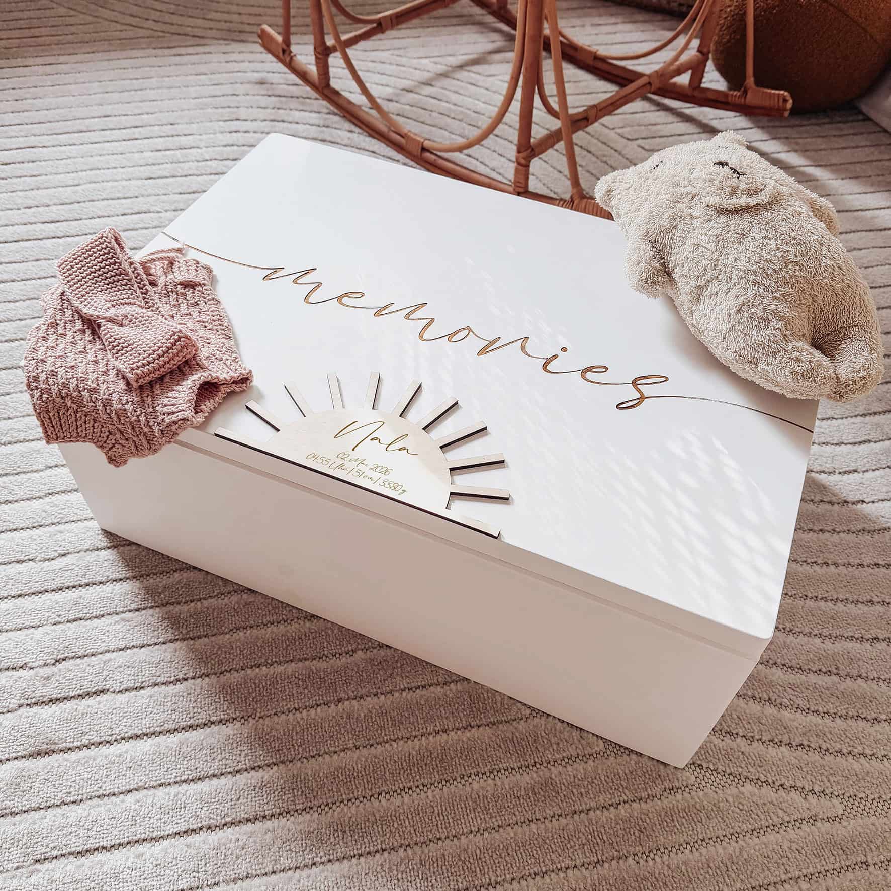 Erinnerungskiste Holz personalisiert - Sonne "memories" - lyllevenn