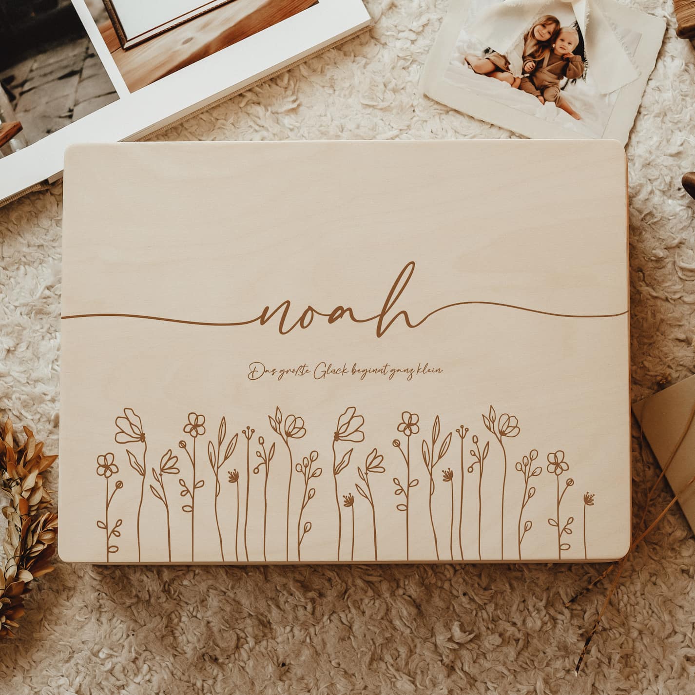 Erinnerungskiste Holz personalisiert - Wildblumenwiese - lyllevenn