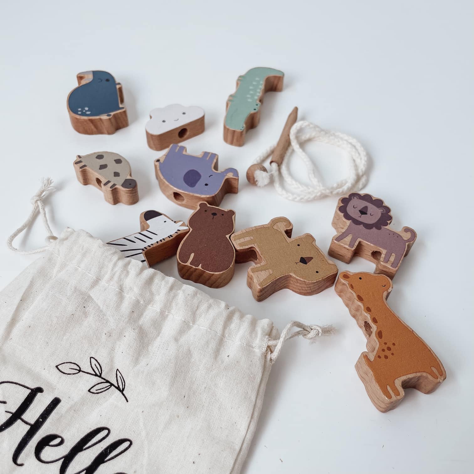 Fädelspiel aus Holz - Lernspielzeug mit Tiermotiven - lyllevenn