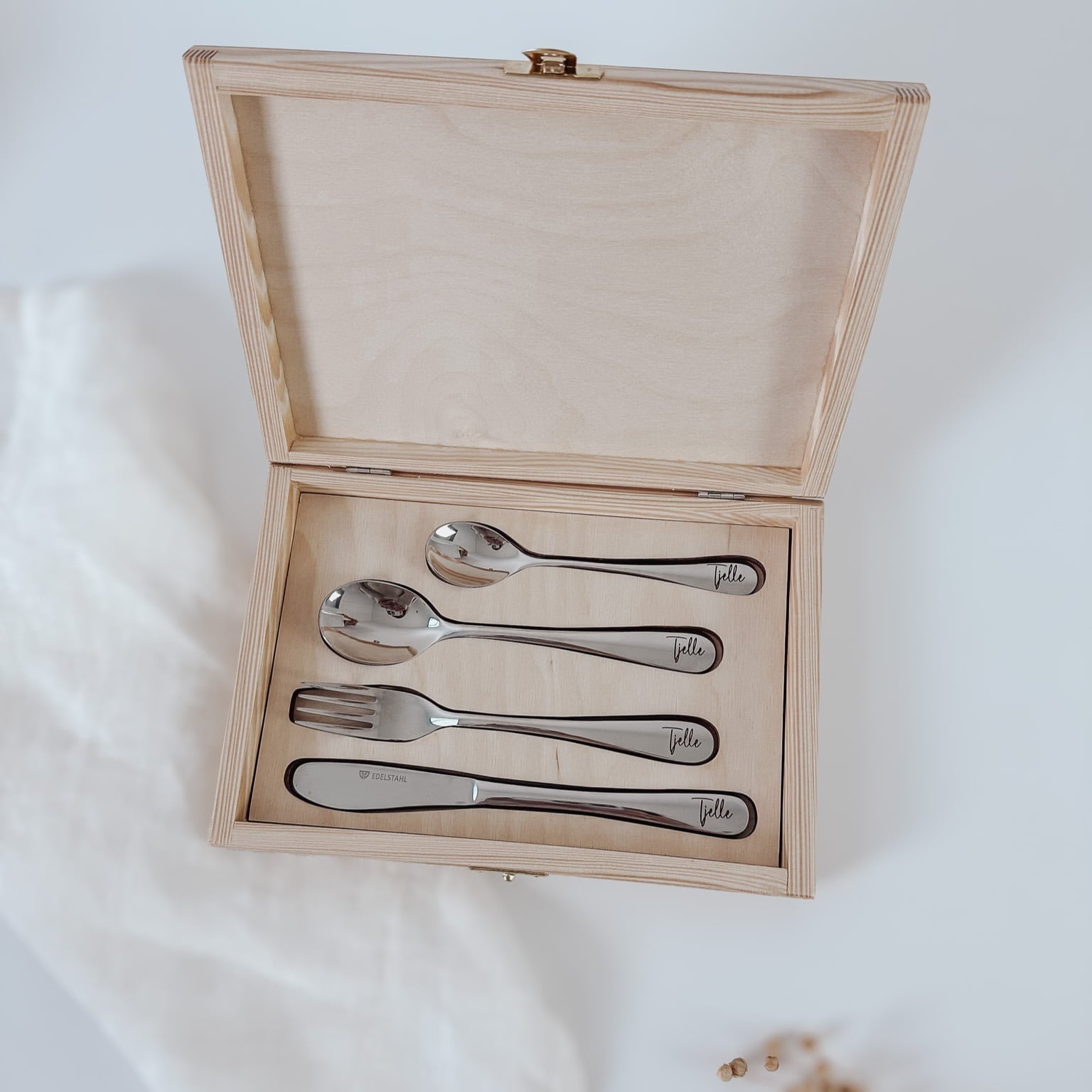 Kinderbesteck personalisierbar mit Gravur – Edelstahl & Holzbox - lyllevenn