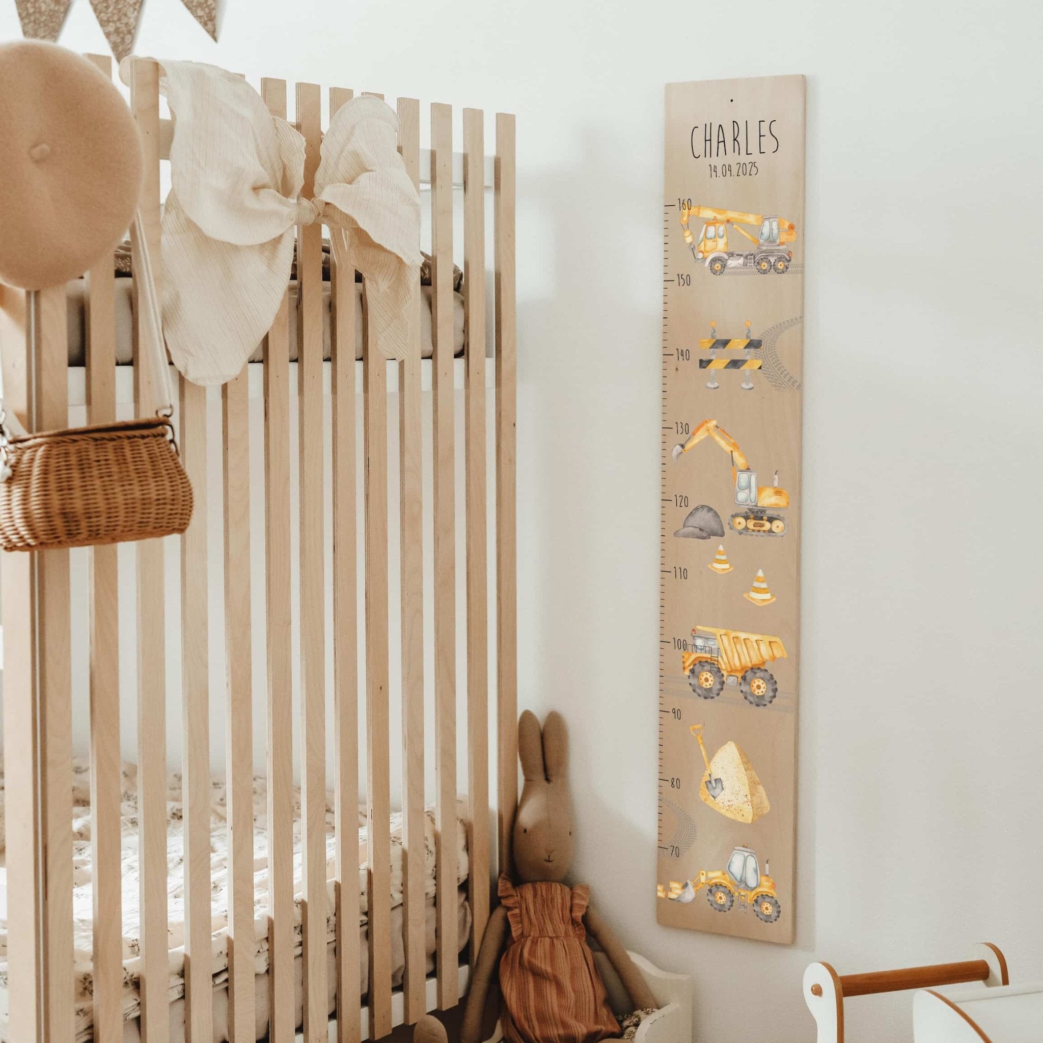 Kindermesslatte Holz personalisiert - Bagger & Baustelle - lyllevenn