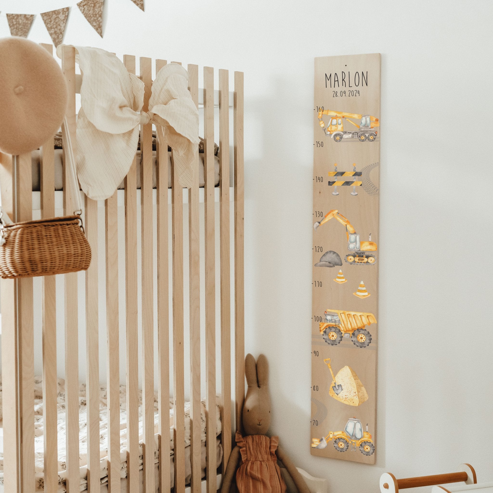 Kindermesslatte Holz personalisiert - Bagger & Baustelle - lyllevenn
