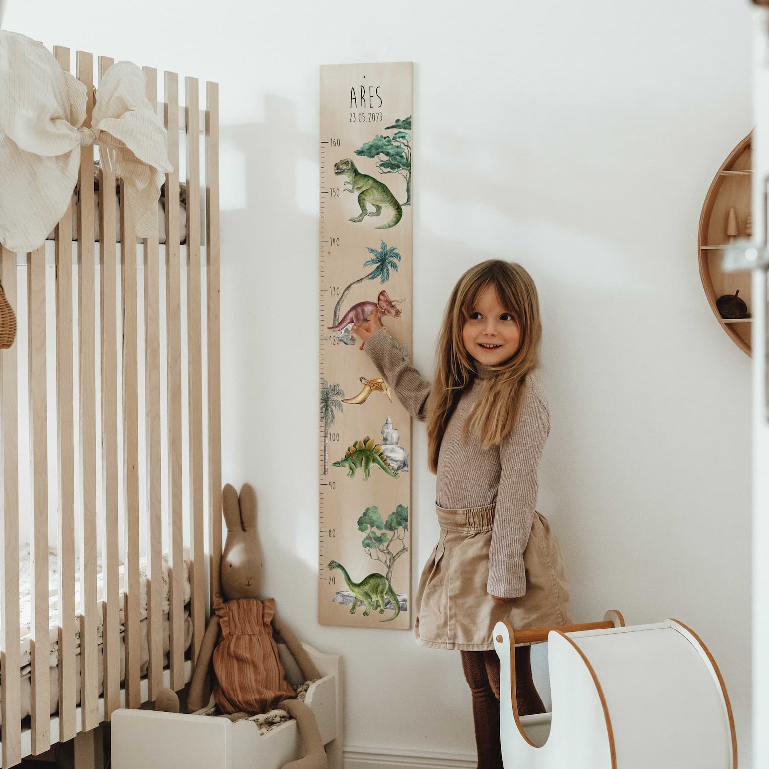 Kindermesslatte Holz personalisiert - Jurassic Adventure - lyllevenn