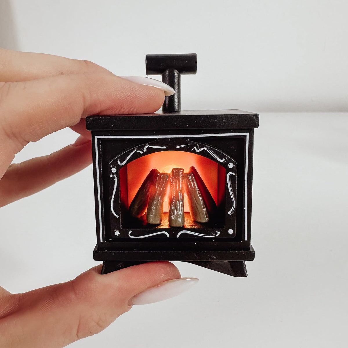 Mini LED-Kamin – Batteriebetriebene Wichtel-Deko mit Flammeneffekt - lyllevenn