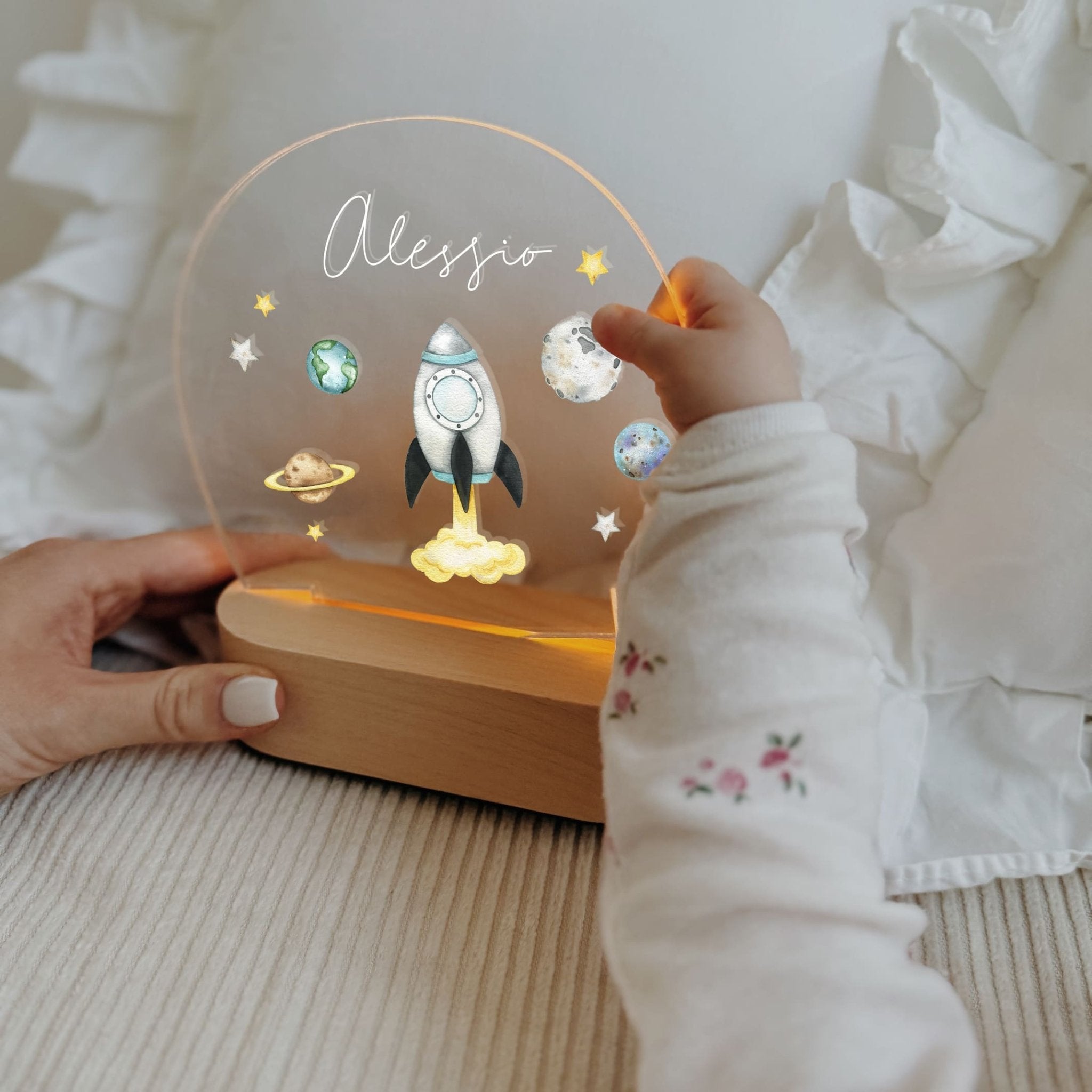 Nachtlicht Kinder personalisiert – LED Lampe bedruckt Weltall - lyllevenn