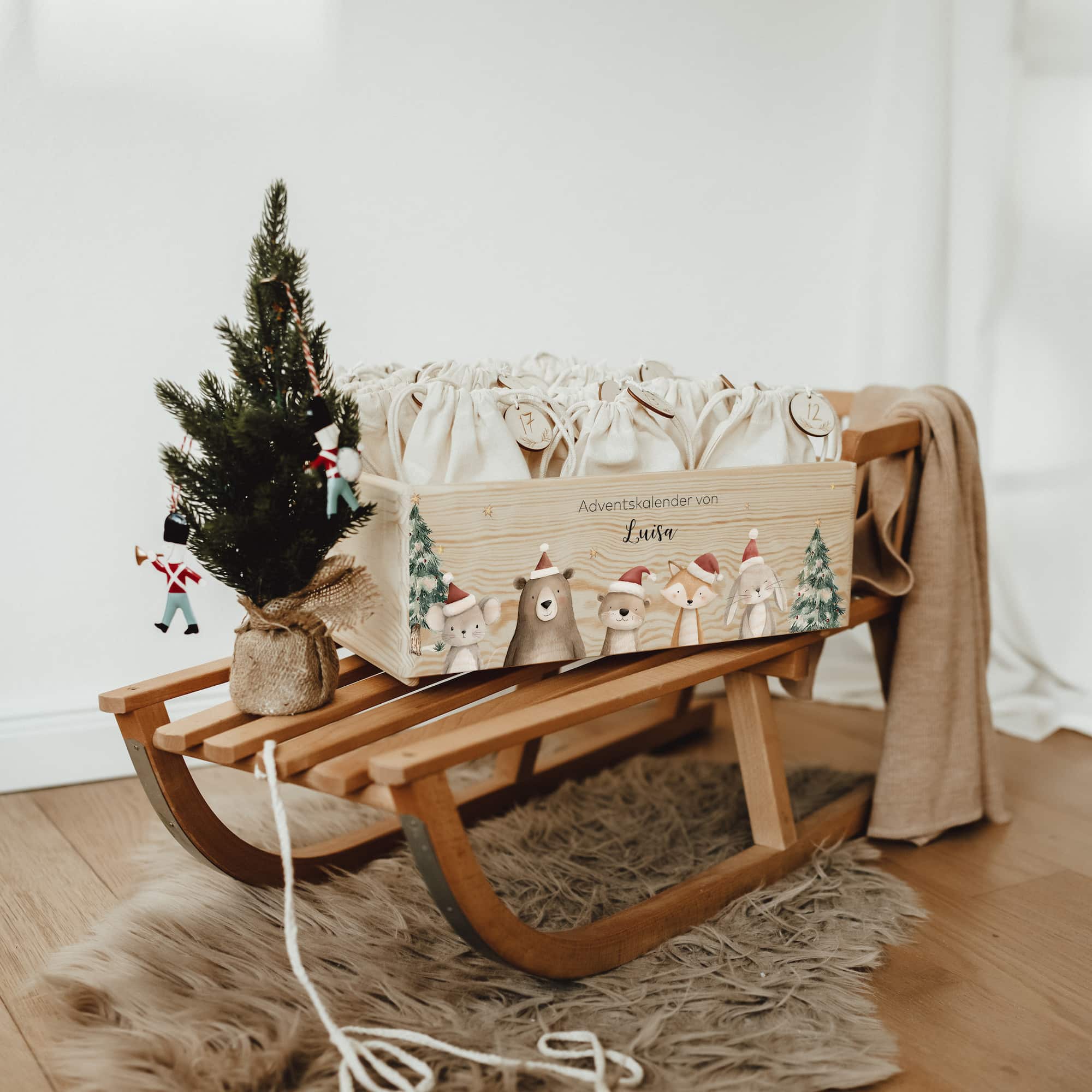 Personalisierter Adventskalender aus Holz – mit liebevollen Waldtier - Motiven - lyllevenn