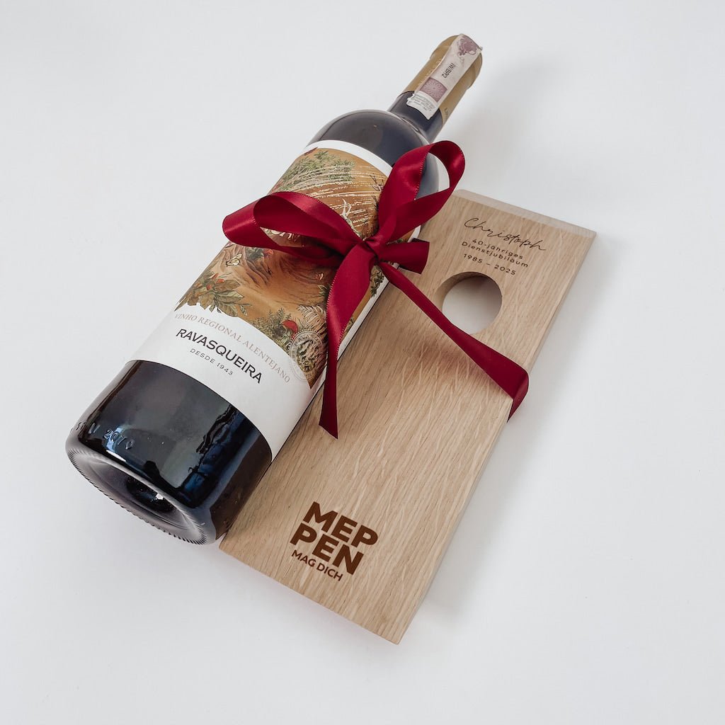 Personalisierter Weinflaschenhalter aus massiver Eiche – das stilvolle Firmengeschenk - lyllevenn