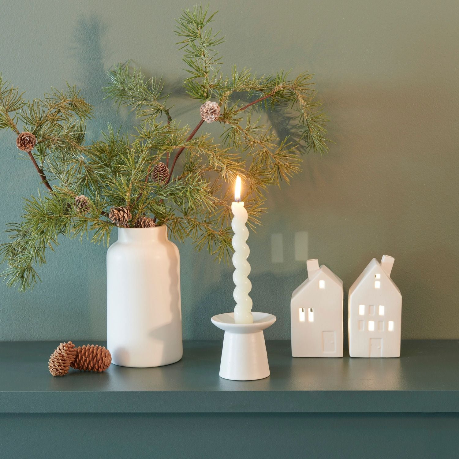 Porzellanhaus LED - mit Giebeldach - lyllevenn