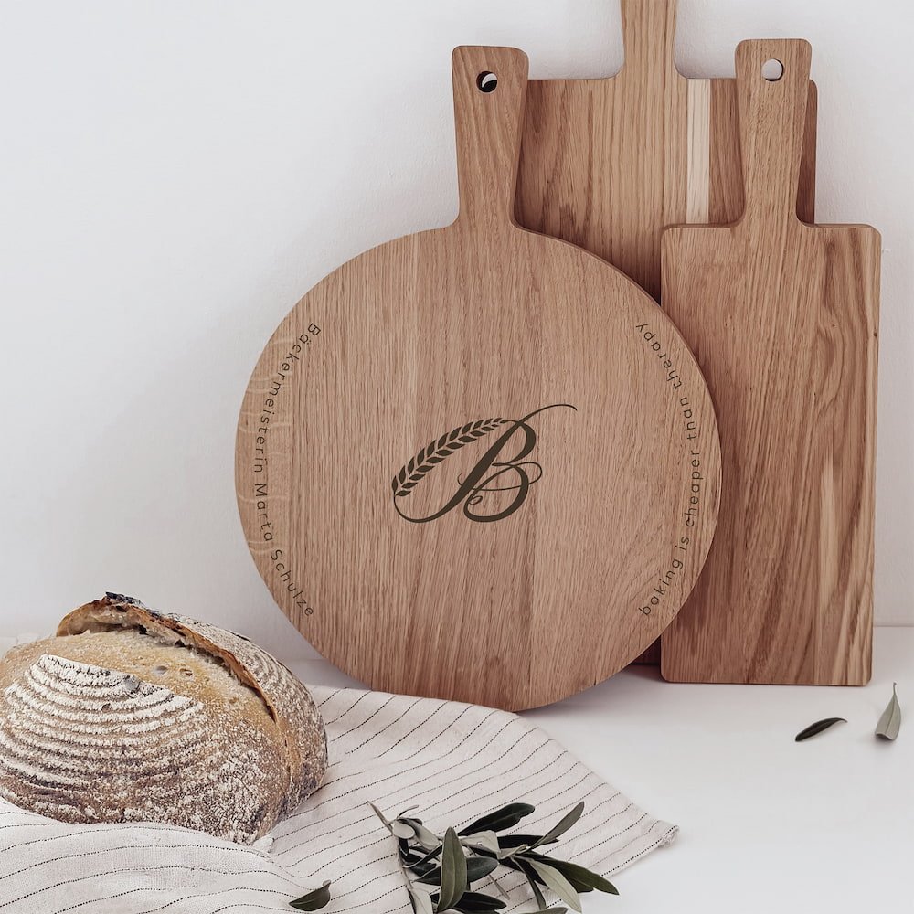 Schneidebrett rund, aus Eiche – Firmengeschenk aus Holz - lyllevenn
