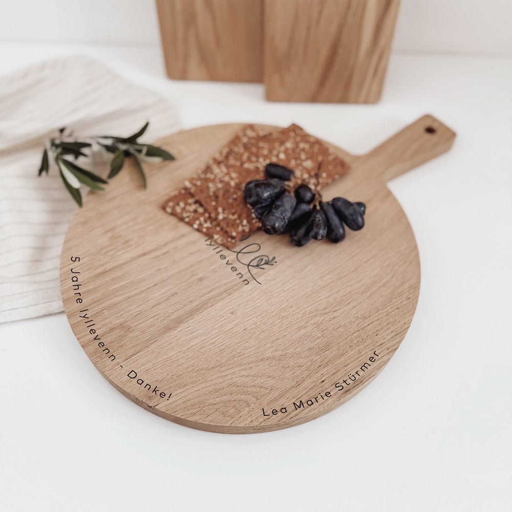 Schneidebrett rund, aus Eiche – Firmengeschenk aus Holz - lyllevenn