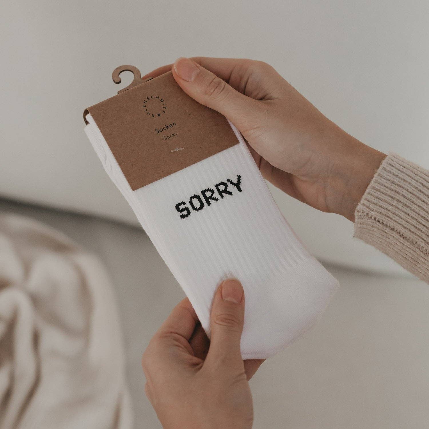 Socken weiß - Sorry not sorry - lyllevenn