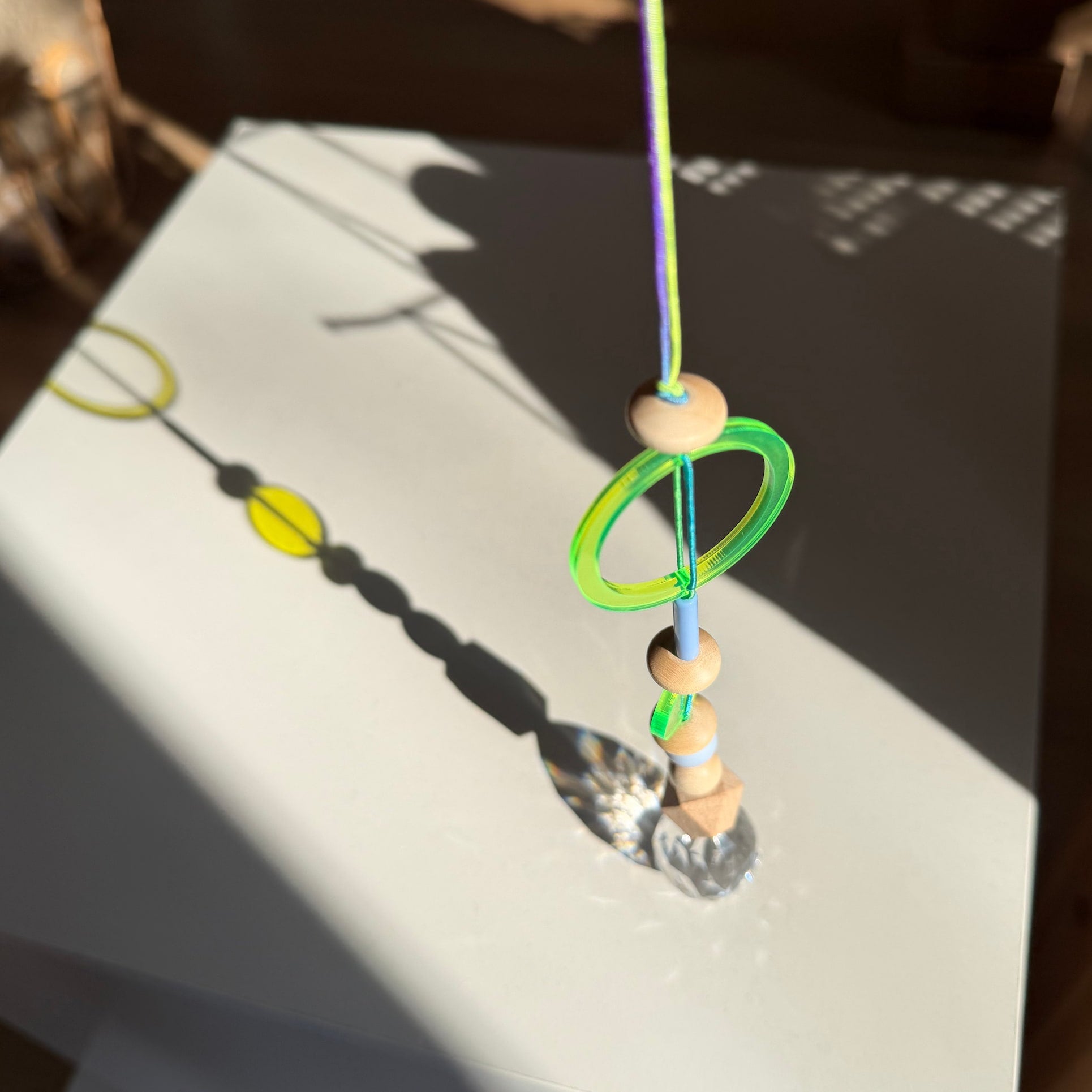 Sonnenfänger - handgemacht mit Kristall, Perlen & Acryl - lyllevenn