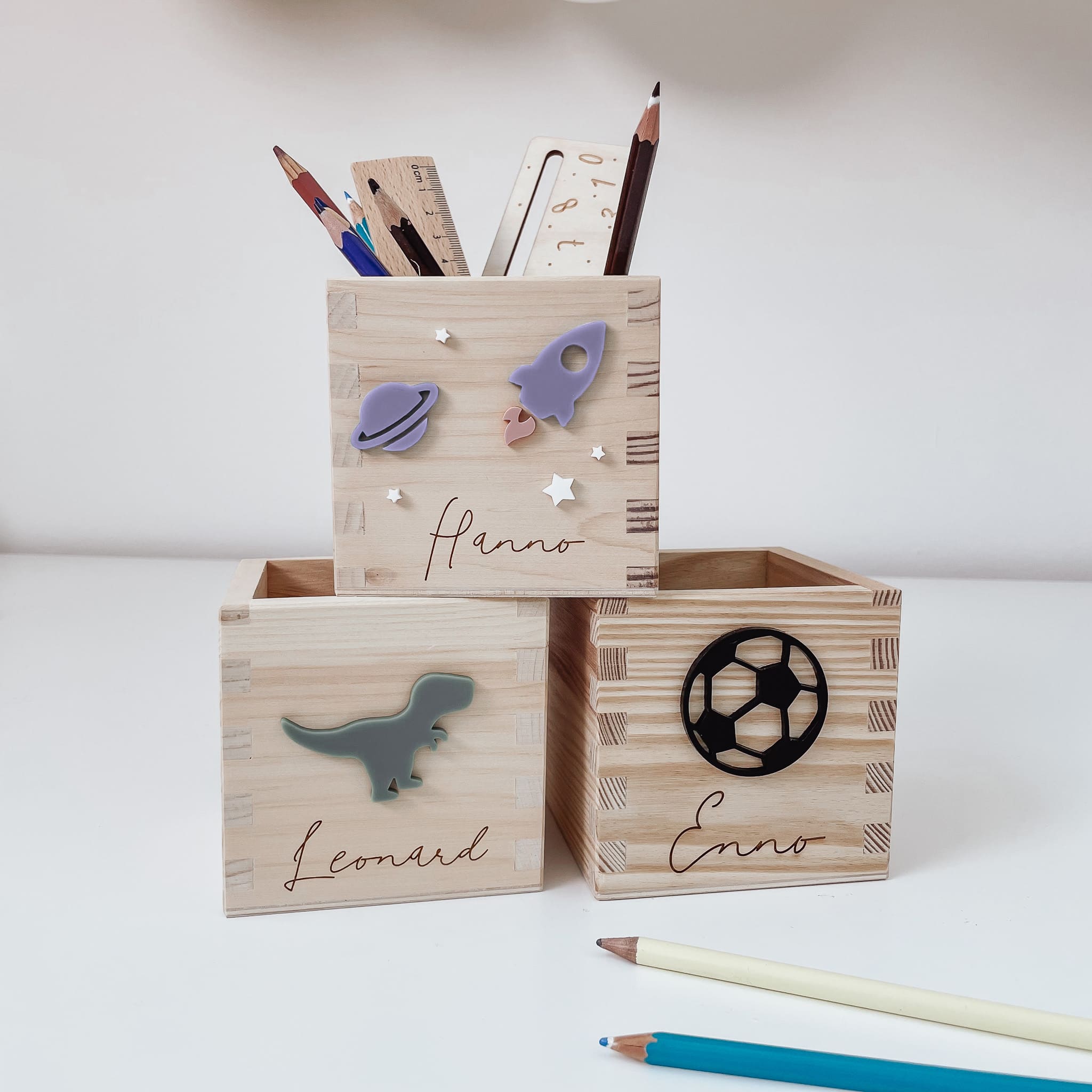 Stiftehalter Holz personalisiert - 3D - Motiv Adventure - lyllevenn