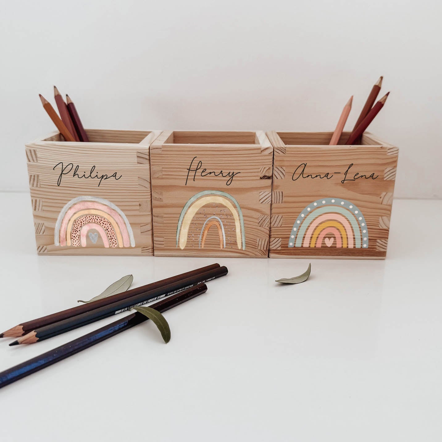 Stiftehalter Holz personalisiert - Bedruckt Regenbogen - lyllevenn