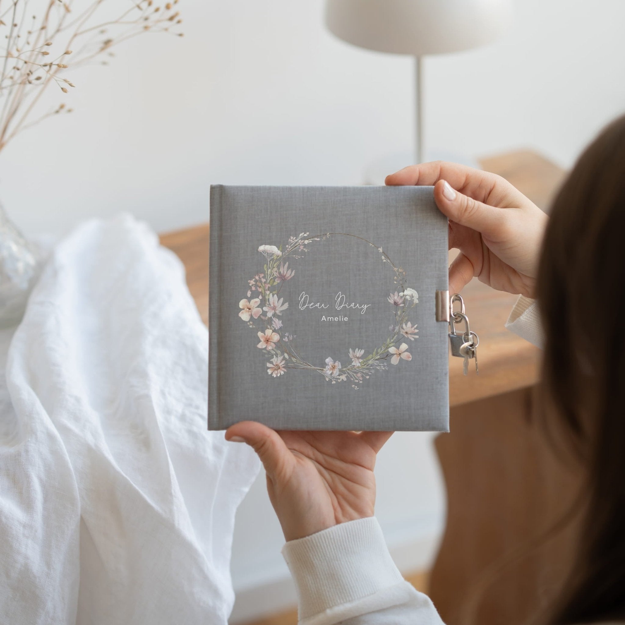 Tagebuch aus Leinen personalisierbar – mit Schloss - lyllevenn