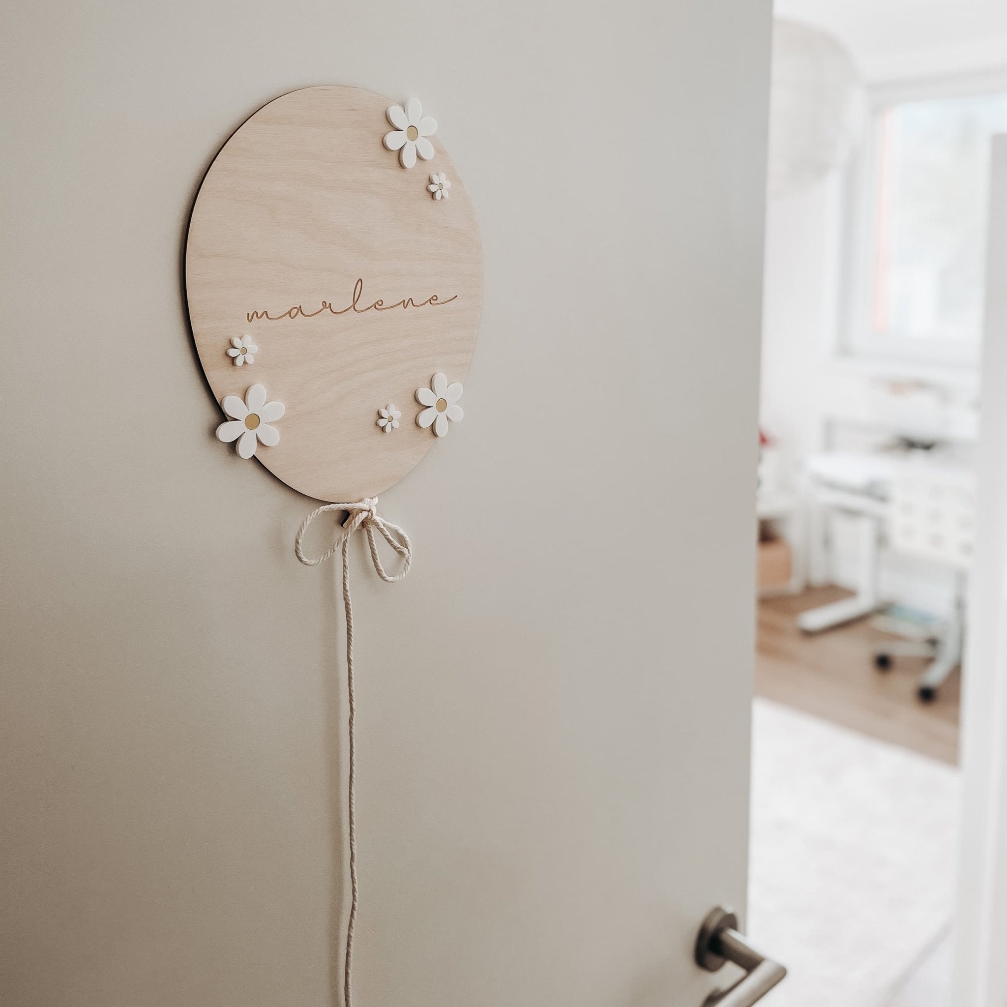 Türschild personalisiert Holz - 3D Daisy Blumen - lyllevenn