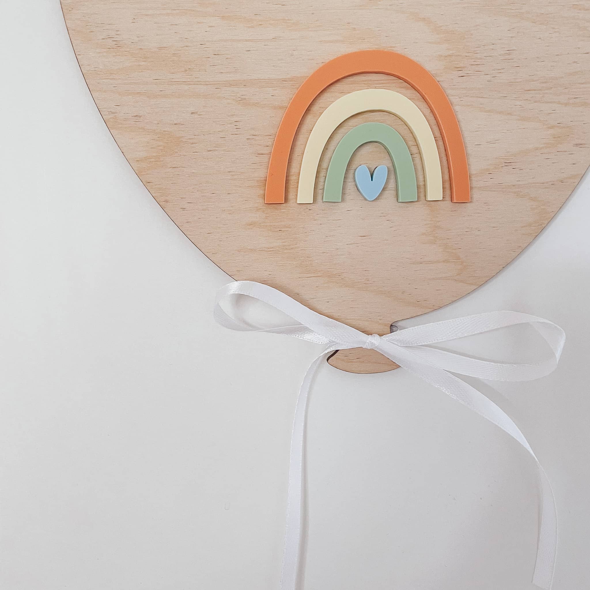 Türschild personalisiert Holz - 3D Name & Regenbogen - lyllevenn