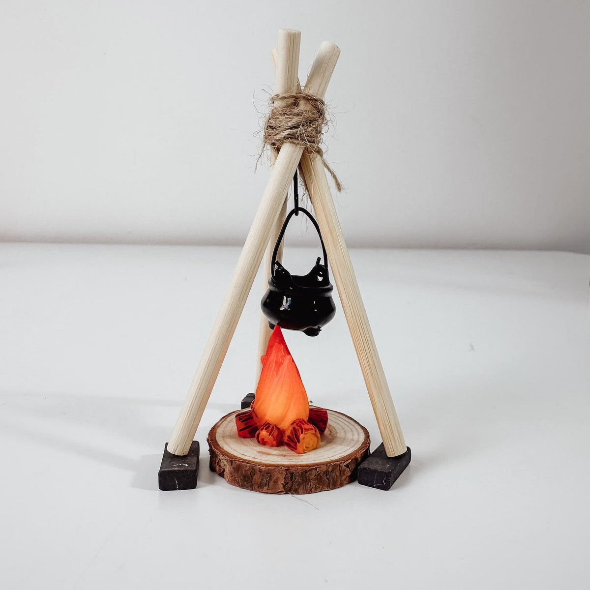 Wichtel Lagerfeuer – Mini Feuerstelle mit Kessel - lyllevenn