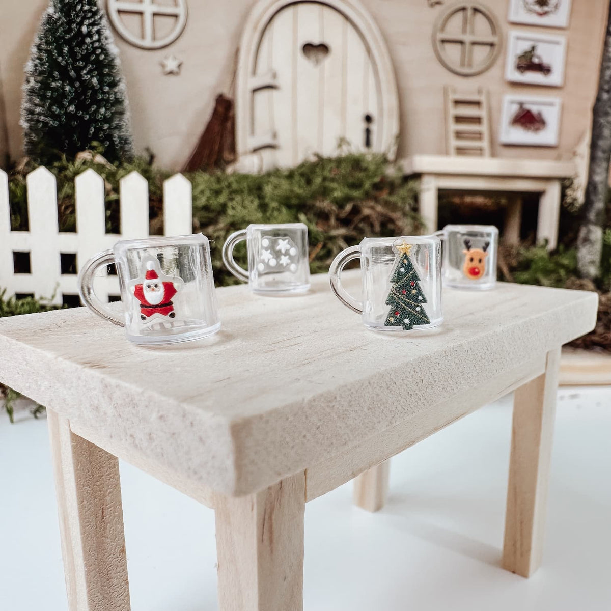 Wichtel Mini-Tassen im 2er-Set – mit Weihnachtsmotiven - lyllevenn