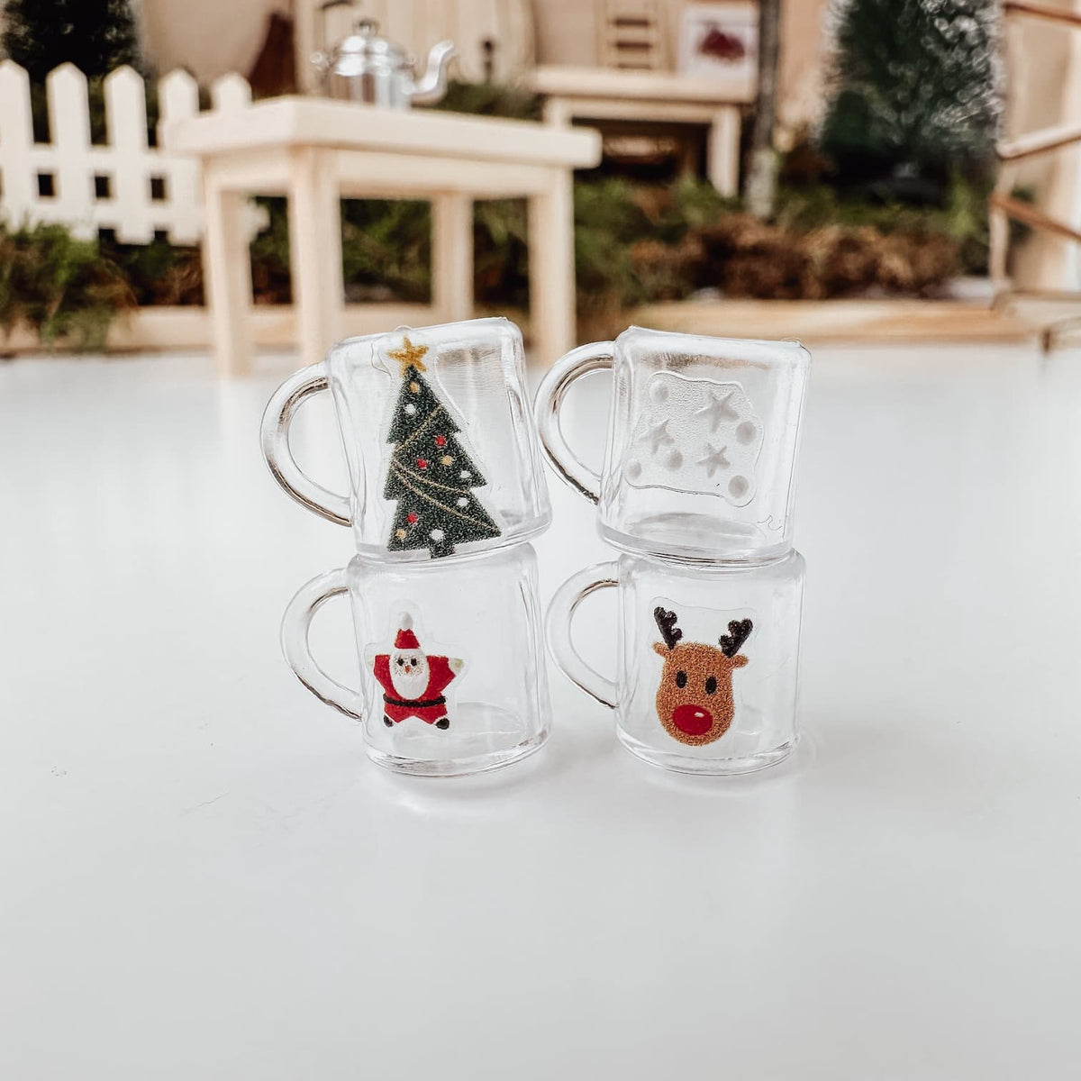 Wichtel Mini-Tassen im 2er-Set – mit Weihnachtsmotiven - lyllevenn