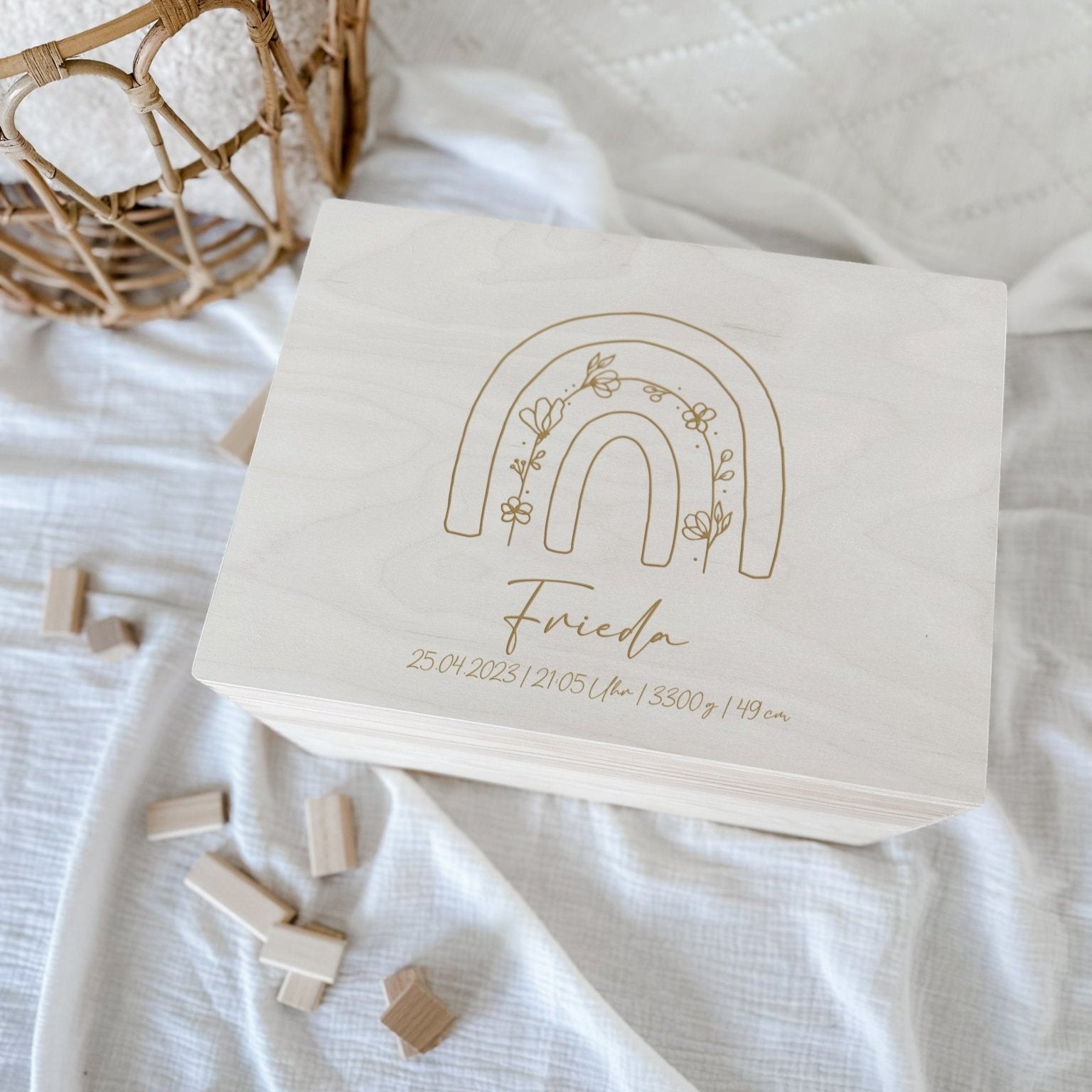 Erinnerungskiste Holz personalisiert - Regenbogen - lyllevenn