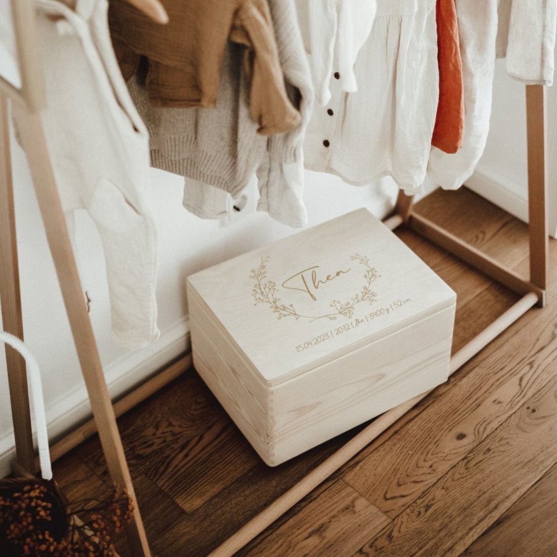 Erinnerungskiste Holz personalisiert -  Schleierkraut - lyllevenn