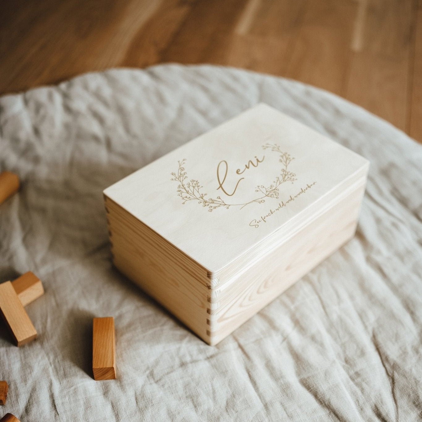 Erinnerungskiste Holz personalisiert -  Schleierkraut - lyllevenn