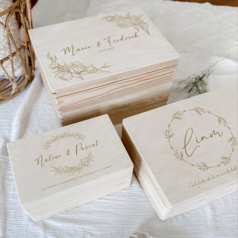 Holzkiste | Chrysantheme | Erinnerungskiste | graviert | Erinnerungsbox - Gänseblümchen - lyllevenn-store
