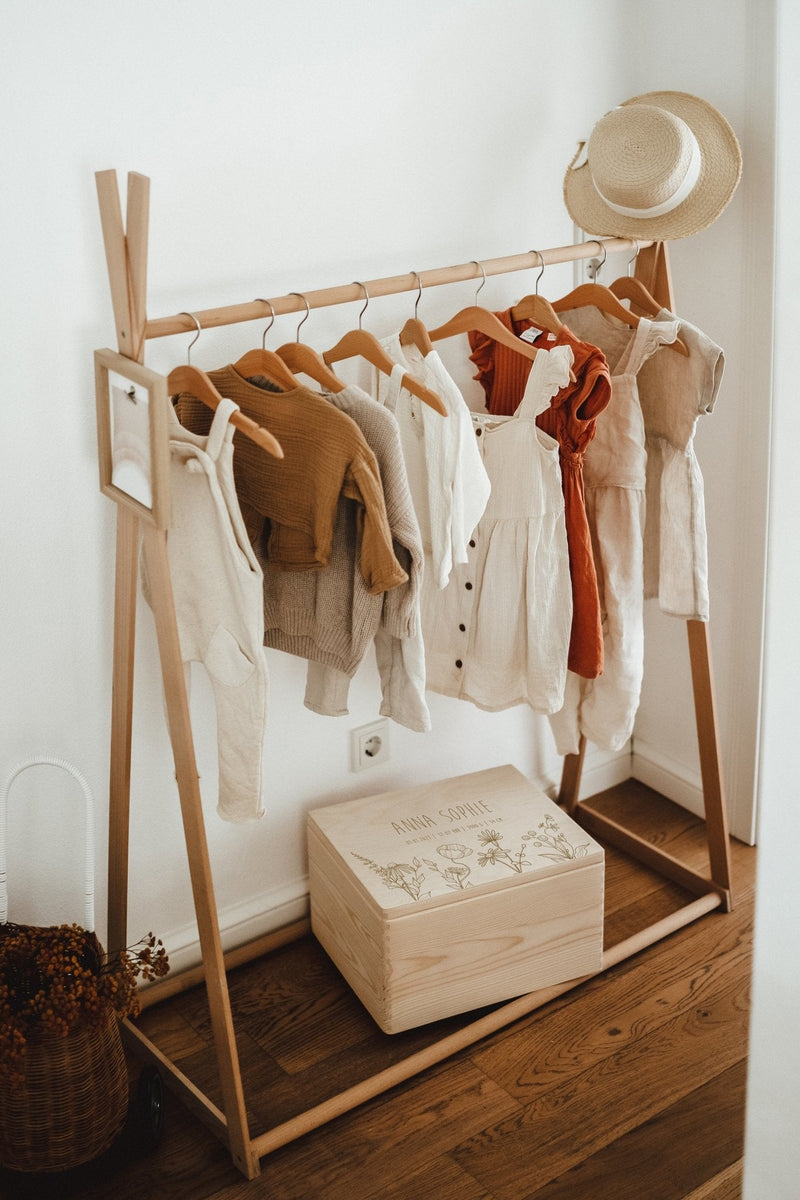 Holzkiste | Chrysantheme | Erinnerungskiste | graviert | Erinnerungsbox - Gänseblümchen - lyllevenn-store