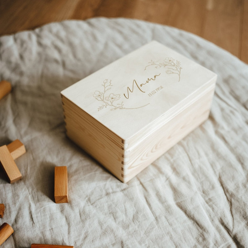 Holzkiste | Magnolia | Erinnerungskiste | graviert - BLUME - lyllevenn-store