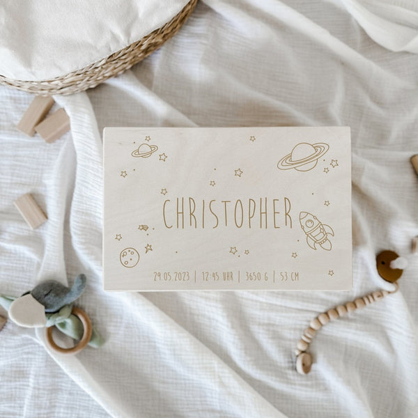 Holzkiste | Weltall | Erinnerungskiste | graviert | Erinnerungsbox - ASTRONAUT - lyllevenn-store