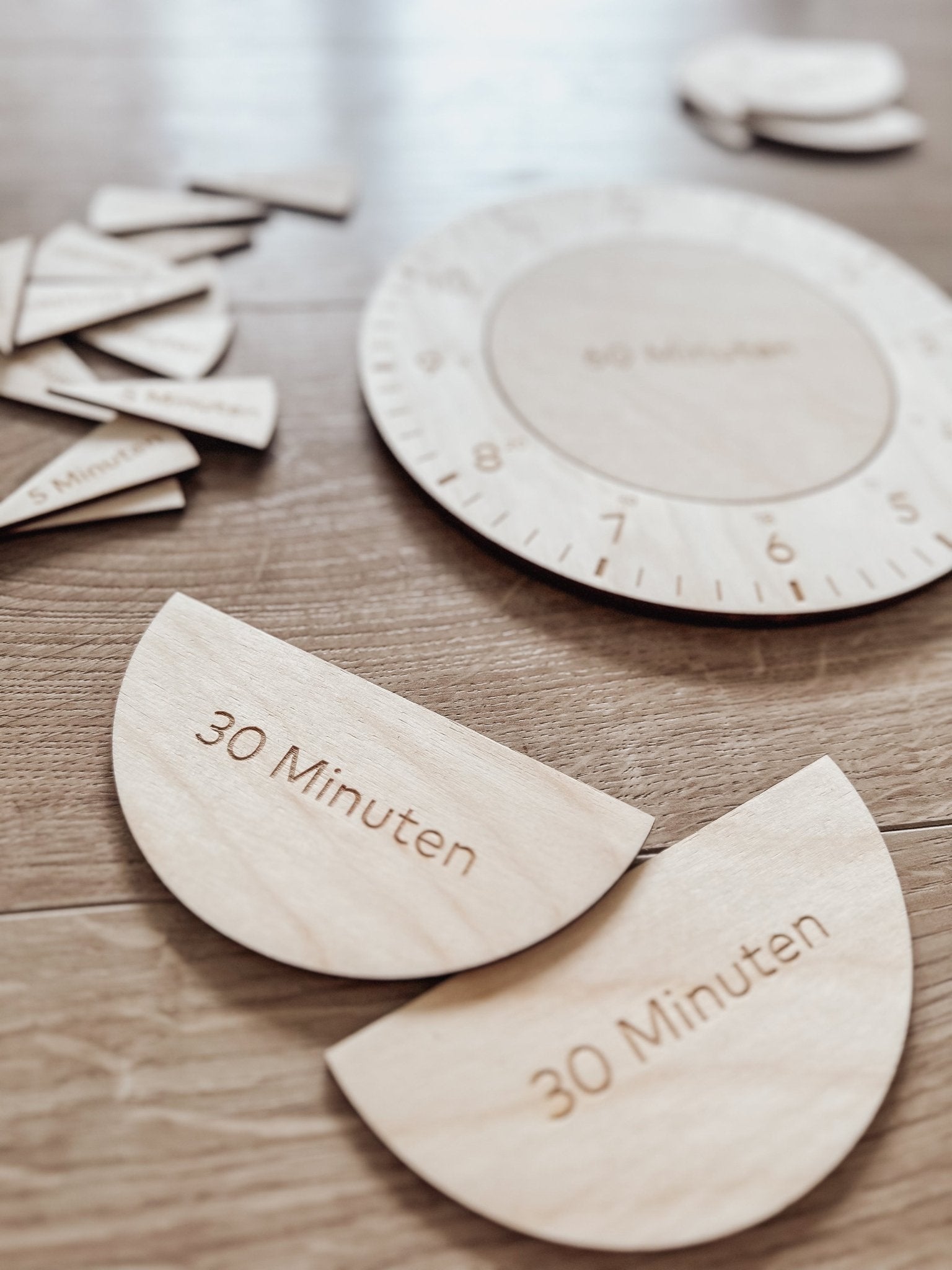 Holzuhr für Kinder - Zeit spielerisch lernen - lyllevenn