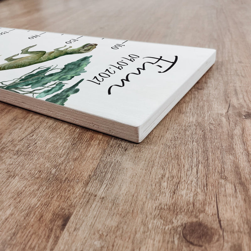 Kinder Messlatte | Holz | personalisierbar | zwei Varianten - DINOSAURIER - lyllevenn-store