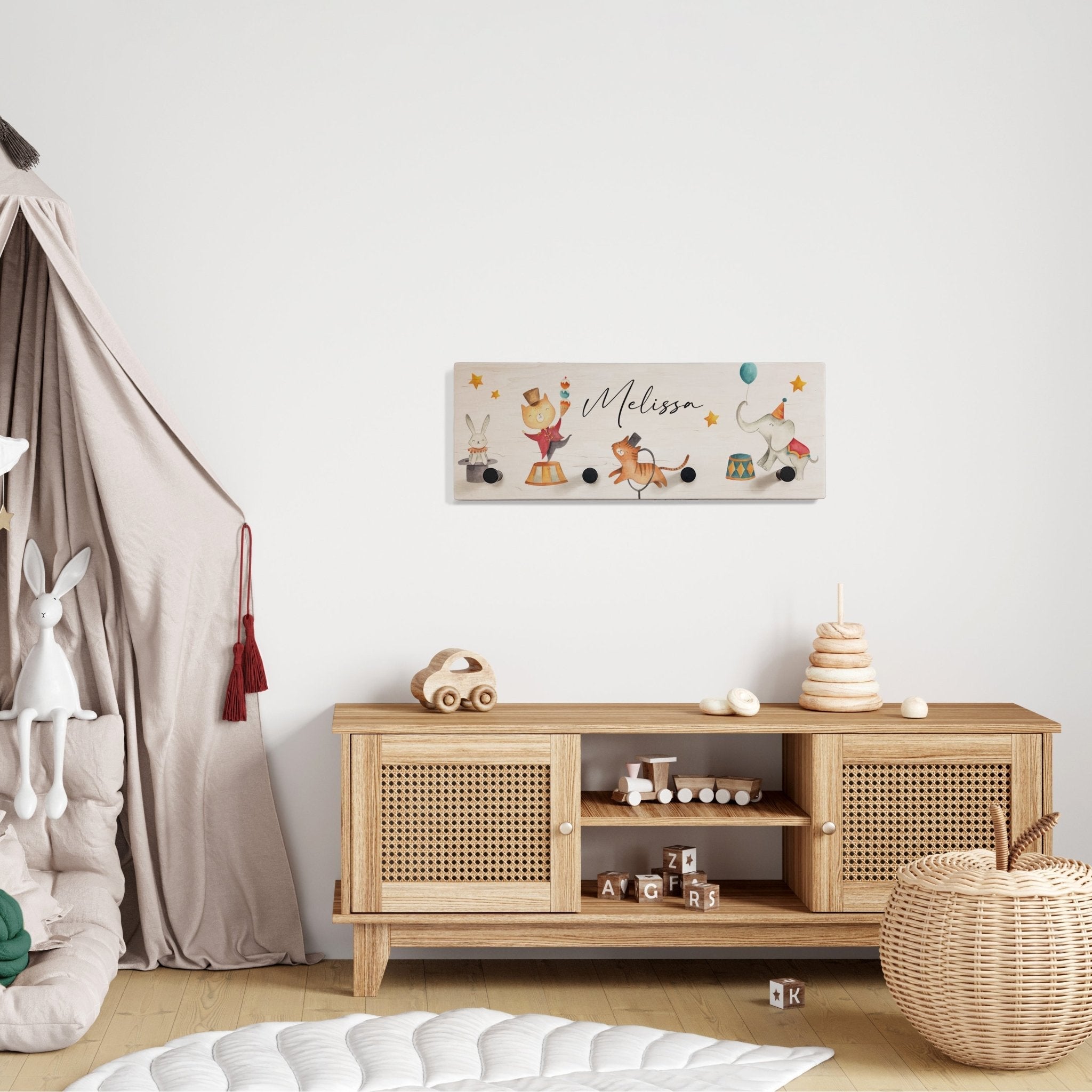 Kindergarderobe Holz personalisiert -  Zirkuswelt - lyllevenn